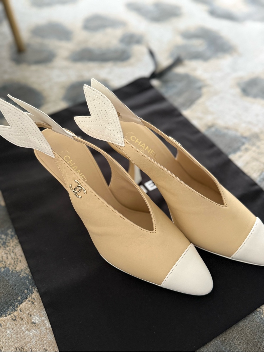 CHANEL Beige and White Wingback Slingback Pumps - Picture 5 of 9